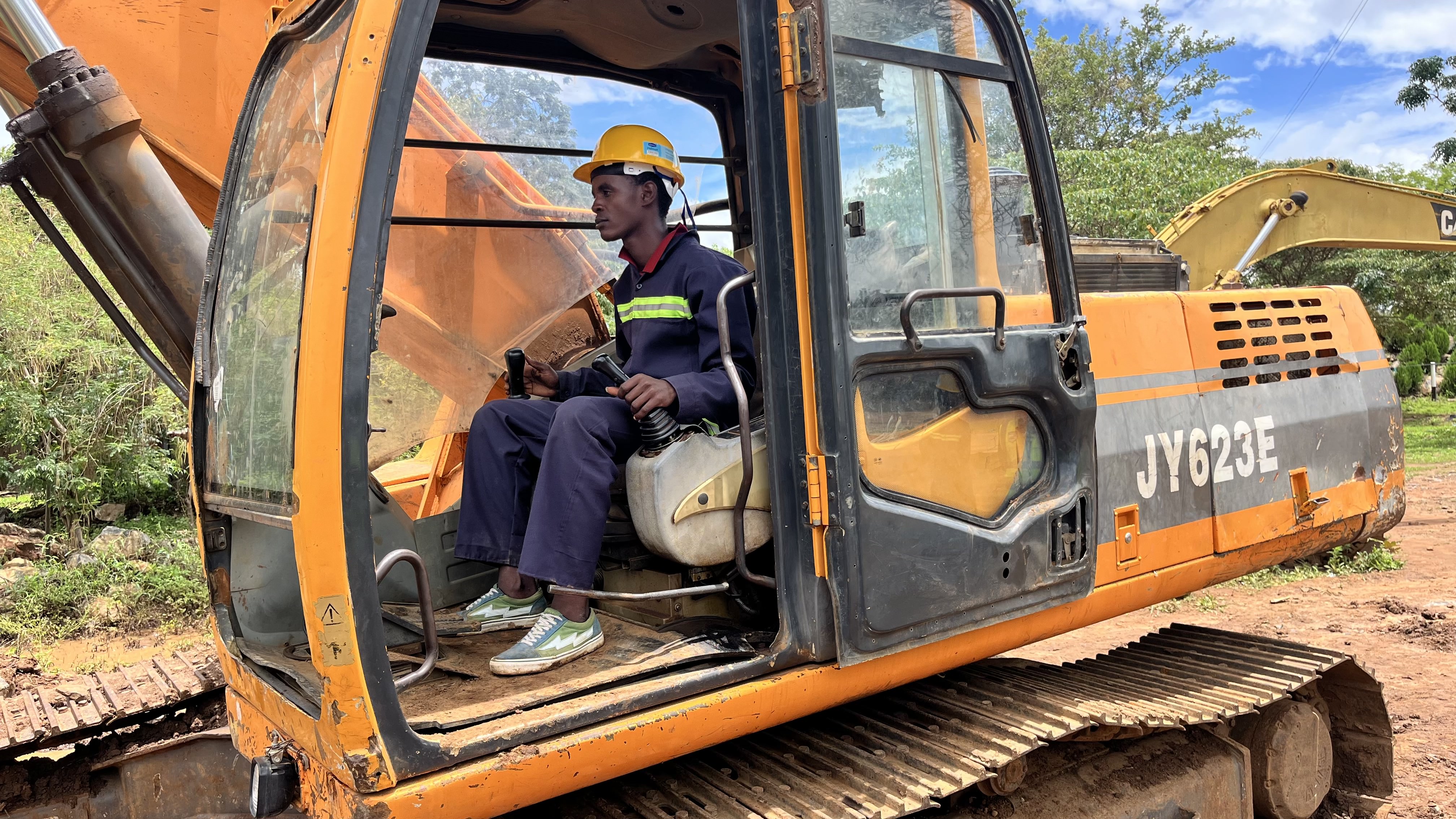 Student operating excavator | Plant Operators School
